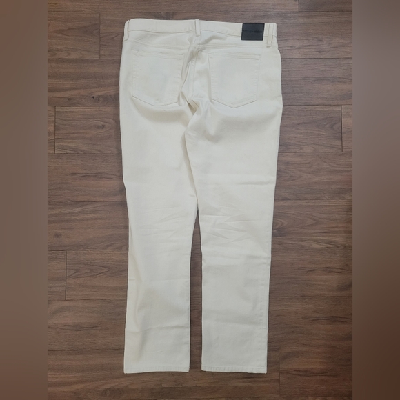 Crosby and Howard Men's Khaki Straight Fit Tan Beige Jeans Pants size 38" x 32" - Picture 4 of 8